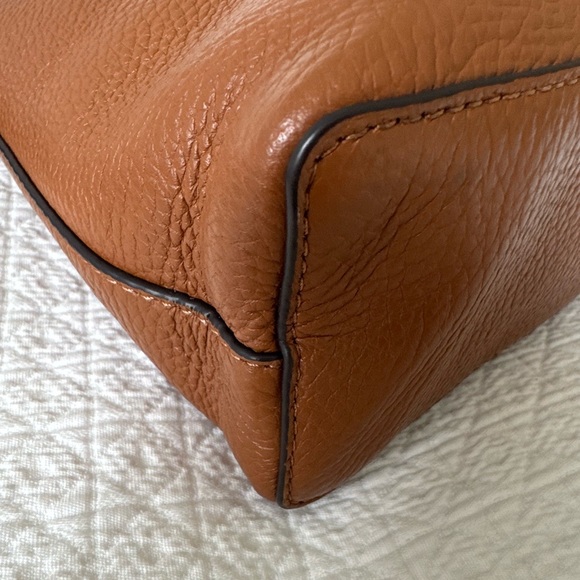 Kate Spade Harlow crossbody, brown pebbled leather, zipper closure, Int pockets - Picture 12 of 13